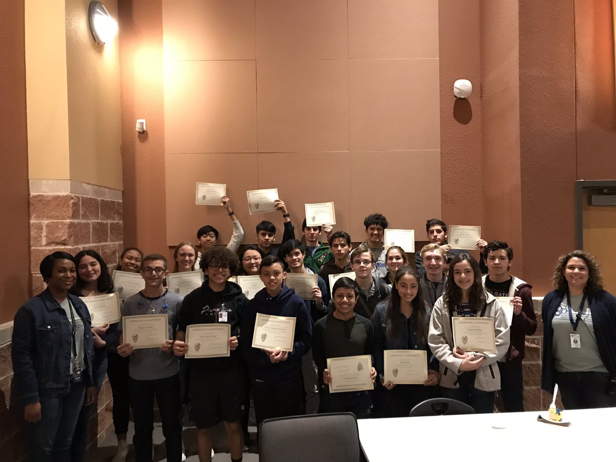 AkinsSTEM's tweet photo. Check out these STEM students who had straight As all semester! What an accomplishment. We are so proud of you guys! #Asfordays @AkinsAISD https://t.co/jzZ84yHOnG