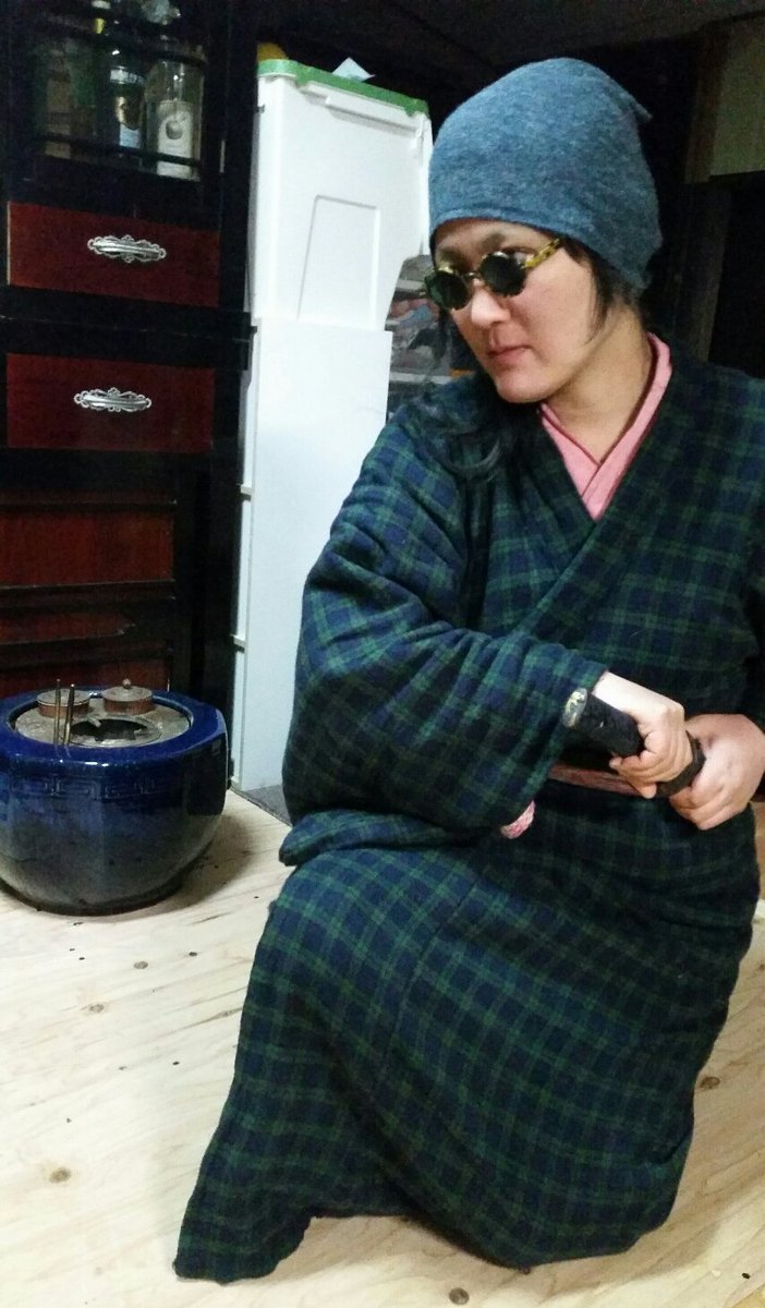 立て膝
