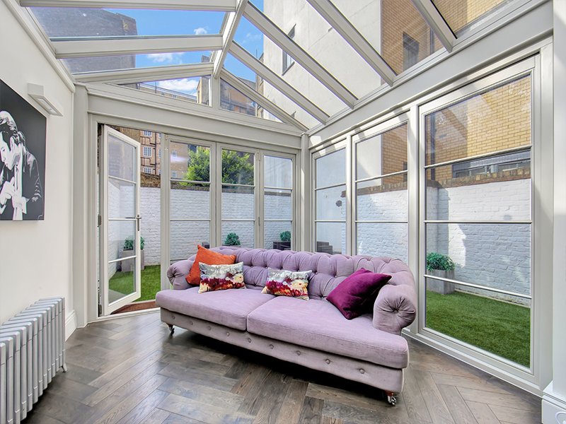 marylebonepint's tweet photo. Graceful conservatory located in #Bloomsbury
I bet you'll never want to get up off the couch😊
#Luxury maisonette on #Guilford Street, with 3 double bedrooms, 3 bathrooms, an open-planned reception rooms, conservatory, a garden, and two terraces. Are you gonna miss it? https://t.co/NPlbVPQ2aT