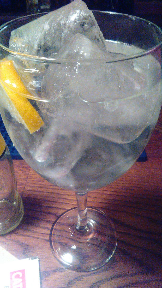 cafedelbuho's tweet photo. Teoría de @ZjChris: Nos quedamos sin hielo en los polos por culpa de camareros que meten iceberg en las copas del gintonic. https://t.co/ADLOHh8mEA