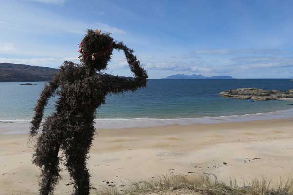 a long long time ago... some guys camped out on a beach... some they called it eden... others called it home...
Just wondering what ever happened to this wee guy?  long gone now, but such a pity. <a href="/Katie__Eden/">Katie Tunn 🇺🇦</a>
wildardnamurchan.com/day-trips/ardt…