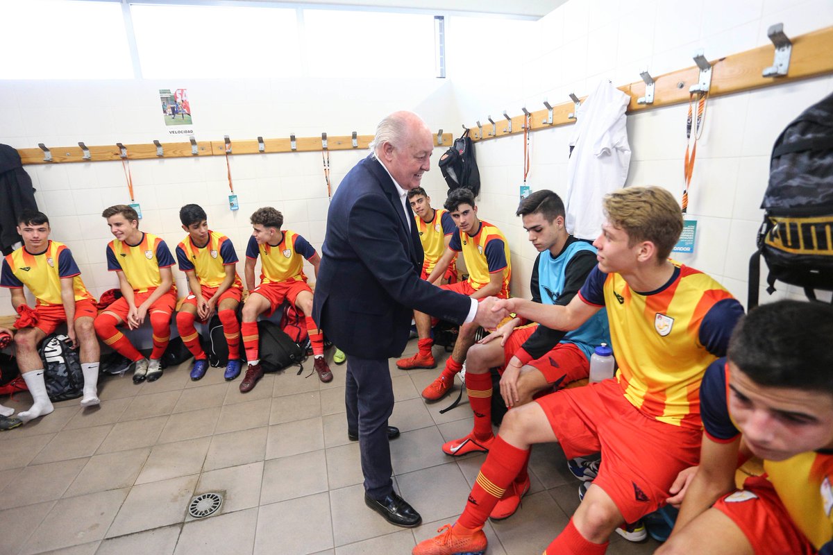 FCF_CAT's tweet photo. L'@FCF_CAT, representada al Campionat Nacional de Seleccions Autonòmiques
https://t.co/ZaInqNbpPq #sub16masc #sub18masc #SeleccionsCAT https://t.co/r2ETKmkO5R