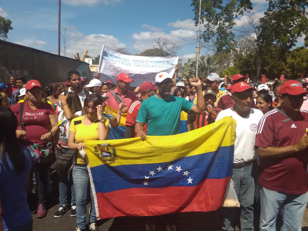 JosePalomoMunoz's tweet photo. Así se desarrolló la Marcha por la Paz y la Vida con la participación del Magisterio Guariqueño seguimos en pie de lucha por la patria
#VenezuelaEnDefensaDeLaPaz
#EnCuerpoYAlmaPorGuarico 
@NicolasMaduro 
@psuvaristobulo 
@josemvasquez https://t.co/inMmwqtsnr