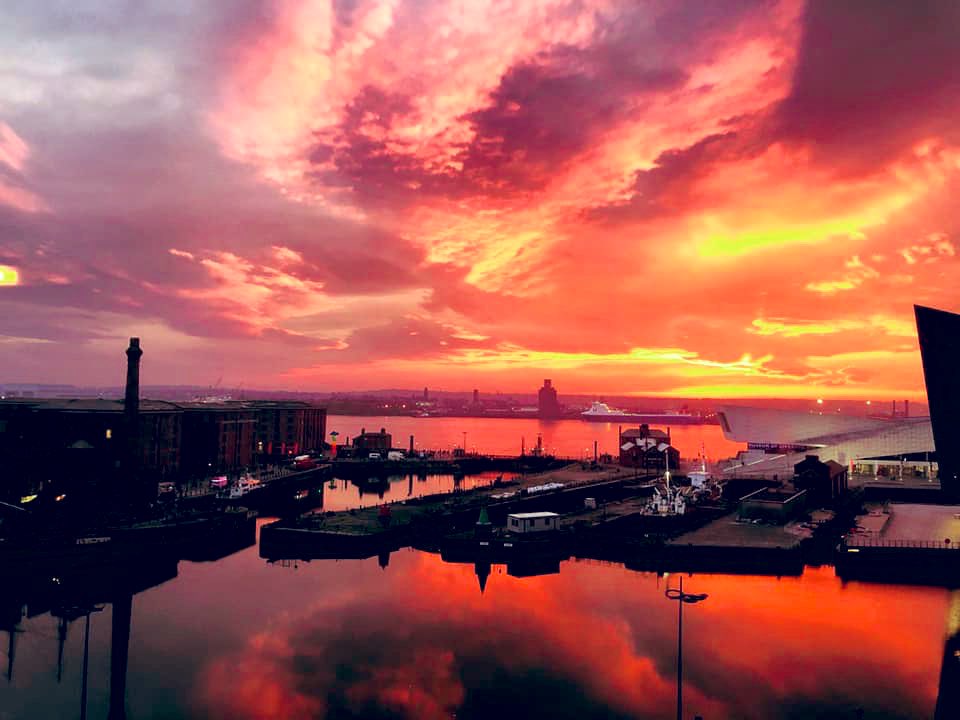 TheGuideLpool's tweet photo. Wow! Liverpool sunsets. Taken this evening👌🏼 🌇😍

📸@think_hub https://t.co/k4ZIEwgWMD