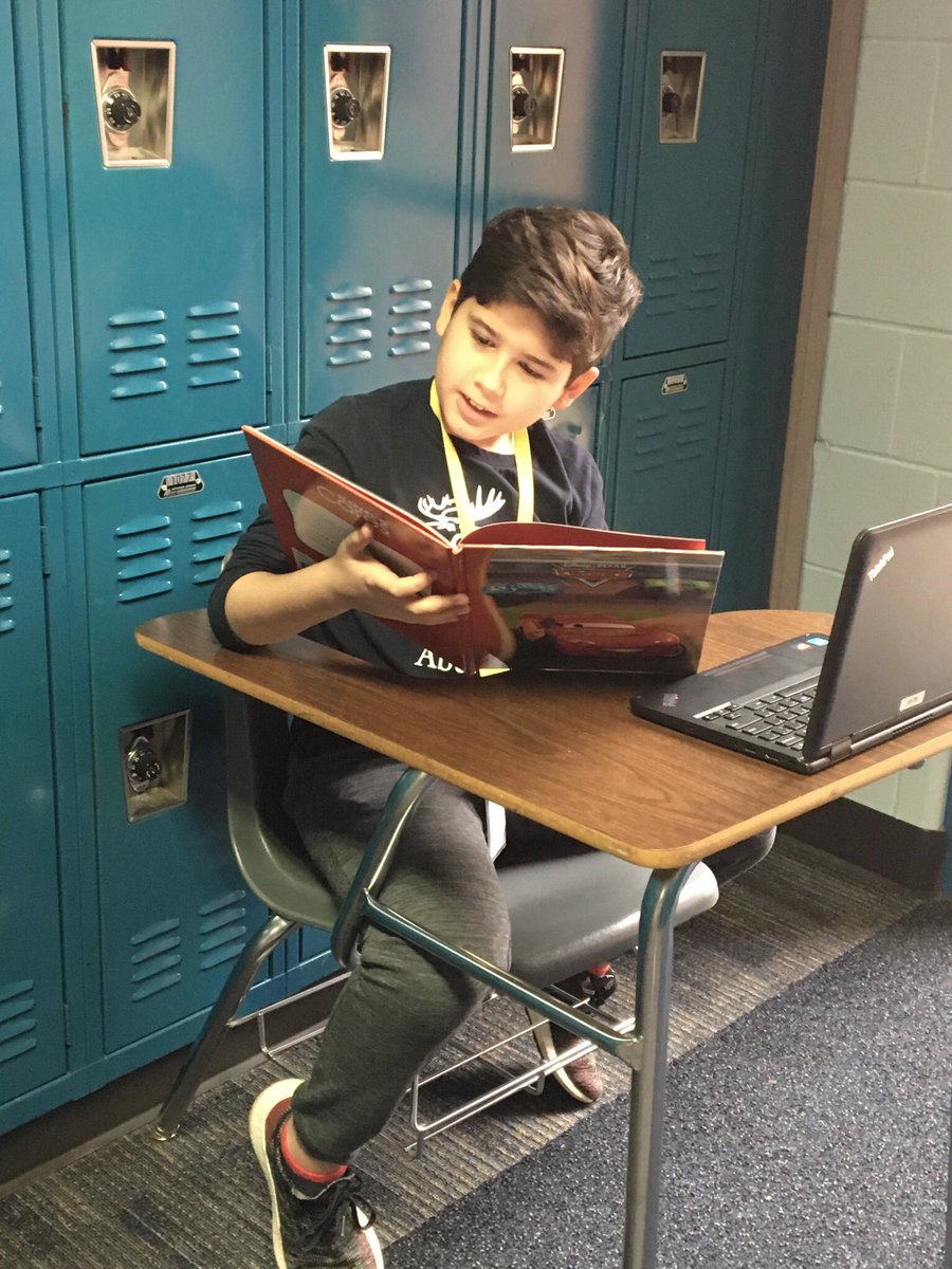 TigersHms's tweet photo. Our Tiger mentors, reading books to their mentees via flip-grid ! #Reading #cfisd https://t.co/HeVcNdYnnC