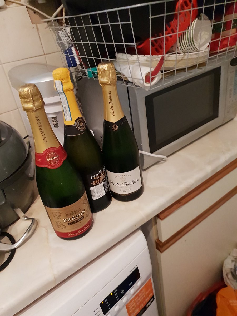S_eastwood's tweet photo. When you have to remove the bubbles from the fridge as you need to set cakes/ keep them cool. #Firstworldproblems #BakersProblems https://t.co/etfhPvEtlS