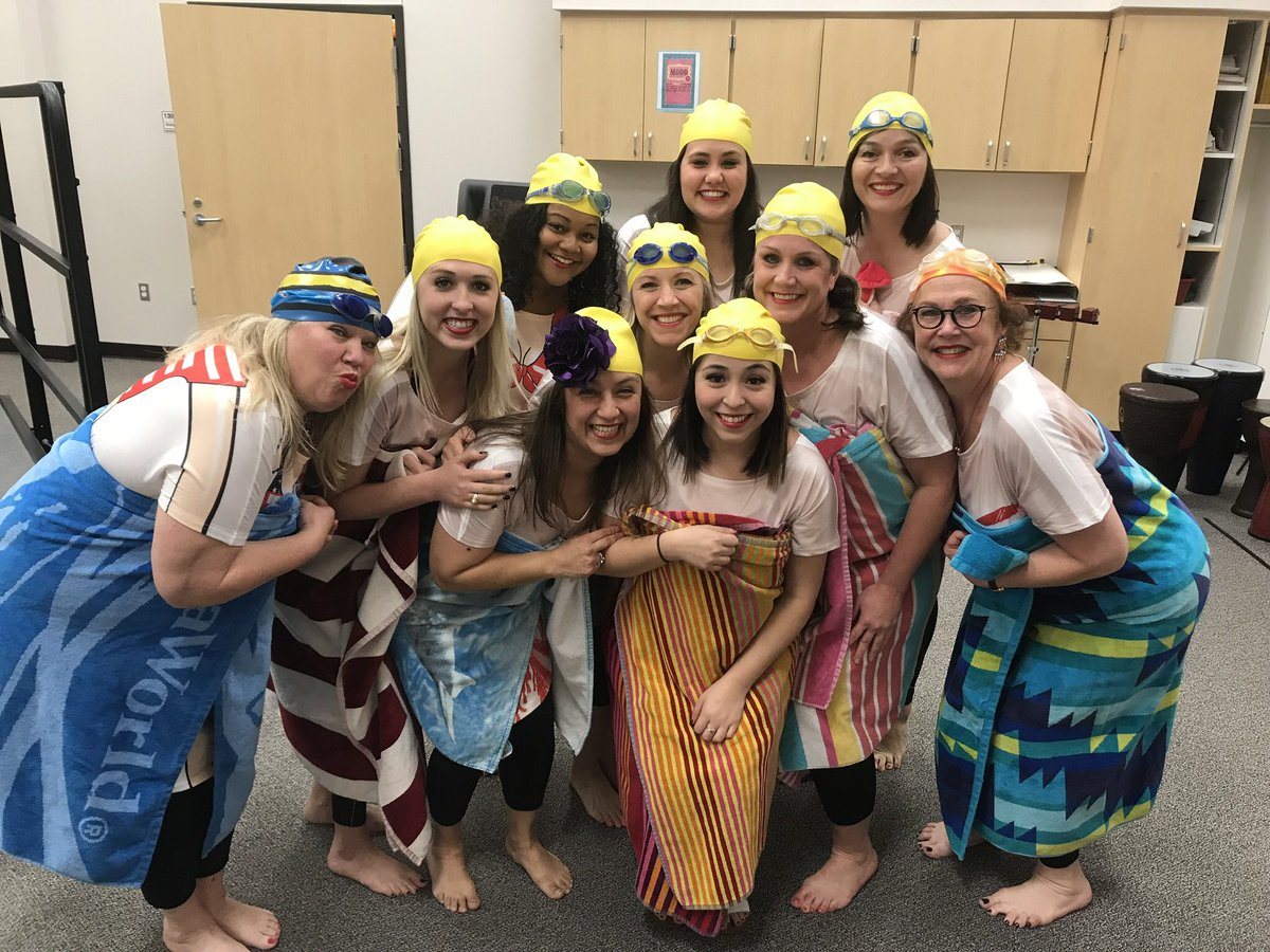 MissAs_Safari's tweet photo. Teamwork makes the DREAM work! โค๏ธ#talentedteachers #rrdgrattlers #lisd @RiverRidgeElem @RRERoberts @JenniferPassi @kjeffcoat14 @cmcalzada22 @marissa_casal @esl_rrdg @MsBradleyRRE @AprilGreear https://t.co/RzHLz0GMa0
