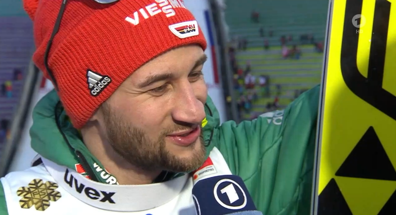 sportschau's tweet photo. "Ich bin nah dran, dass es aus mir herausbricht" - Markus #Eisenbichler ist nach dem Gold im #Skispringen den Tränen nahe 🥇 https://t.co/BdxvC74fKs https://t.co/jnLpCc5MOx
