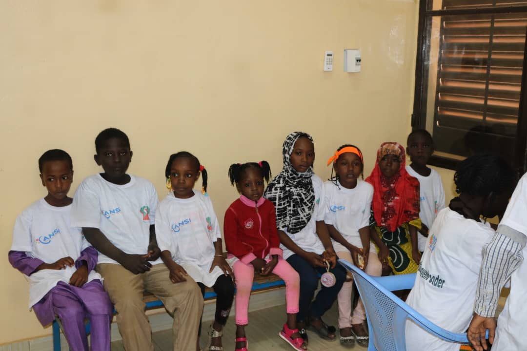JPOTICNiger's tweet image. L&apos;école SOS Village des Enfants 👧👦a accueilli les @JPOTICNiger où les jeunes élèves ont été formés en scratch 💻 et pour les parents d&apos;élèves 👪 une formation sur le contrôle parental. 

#Niger2.0 #Digital4Dev 
Cc @AnsiNiger @JPOTICNiger