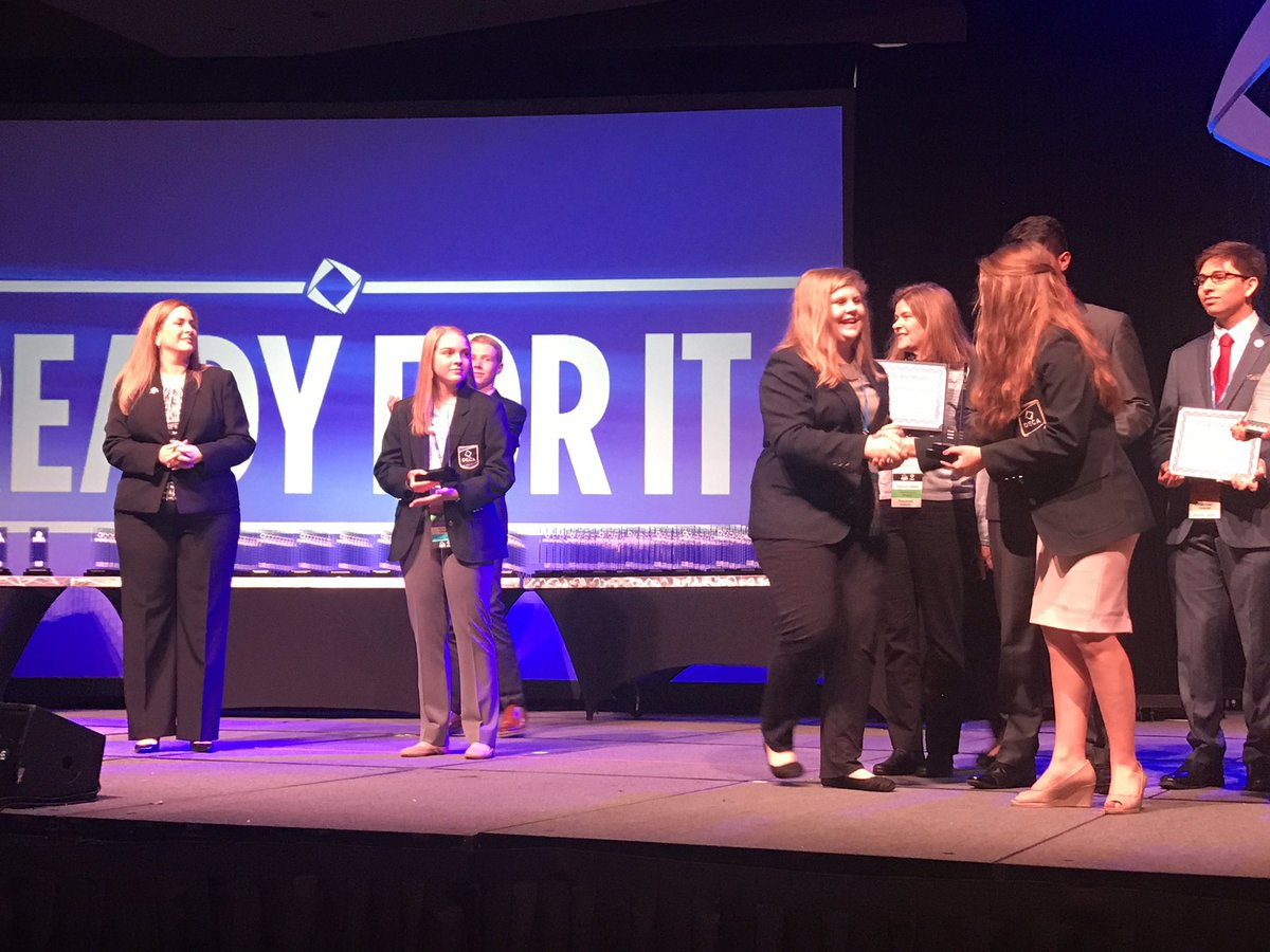 sincerelyylisaa's tweet photo. Way to go TX DECA @ItCanWait winners!! 🥇🎊You all did an amazing job with your entries and promoting safe driving!! 🚙📱❌Thanks @avinson99 for supporting our DECA crew!! https://t.co/6sEtDTcQWY
