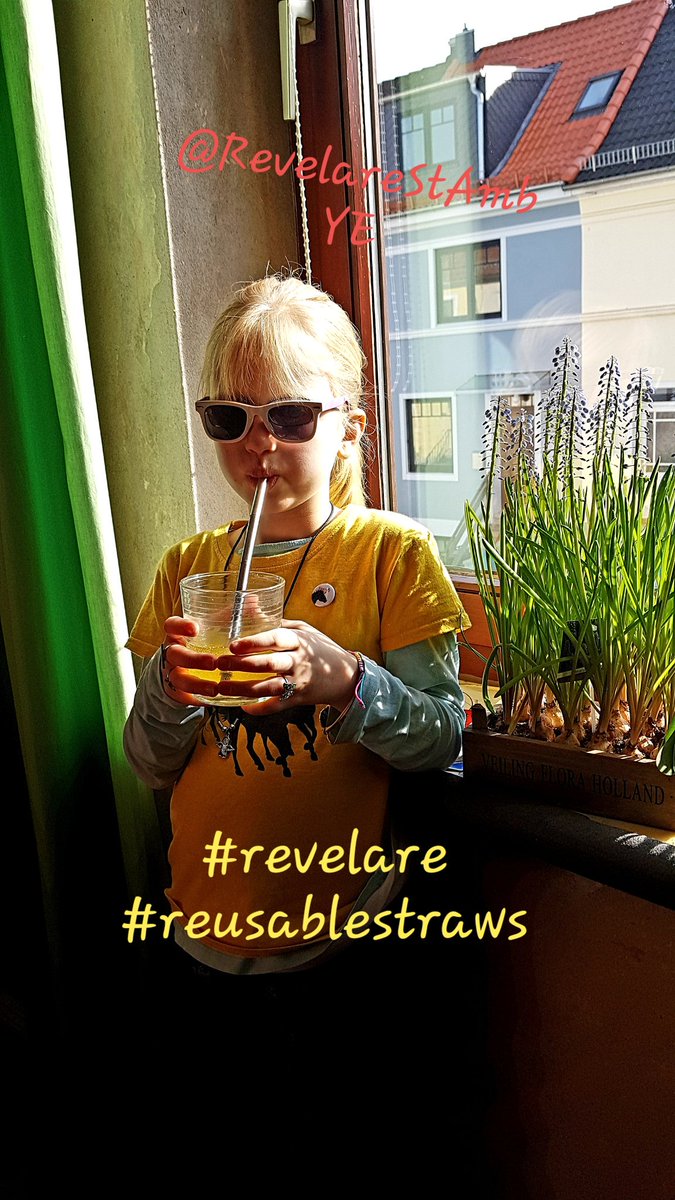 <a href="/RevelareStAmbYE/">Revelare</a> 
My niece in Germany 🇩🇪 can't get enough of her reusable straw
🇩🇪 Strohhalm           🏴󠁧󠁢󠁳󠁣󠁴󠁿 straw
#sunnysunday
#hydration
#coolshades