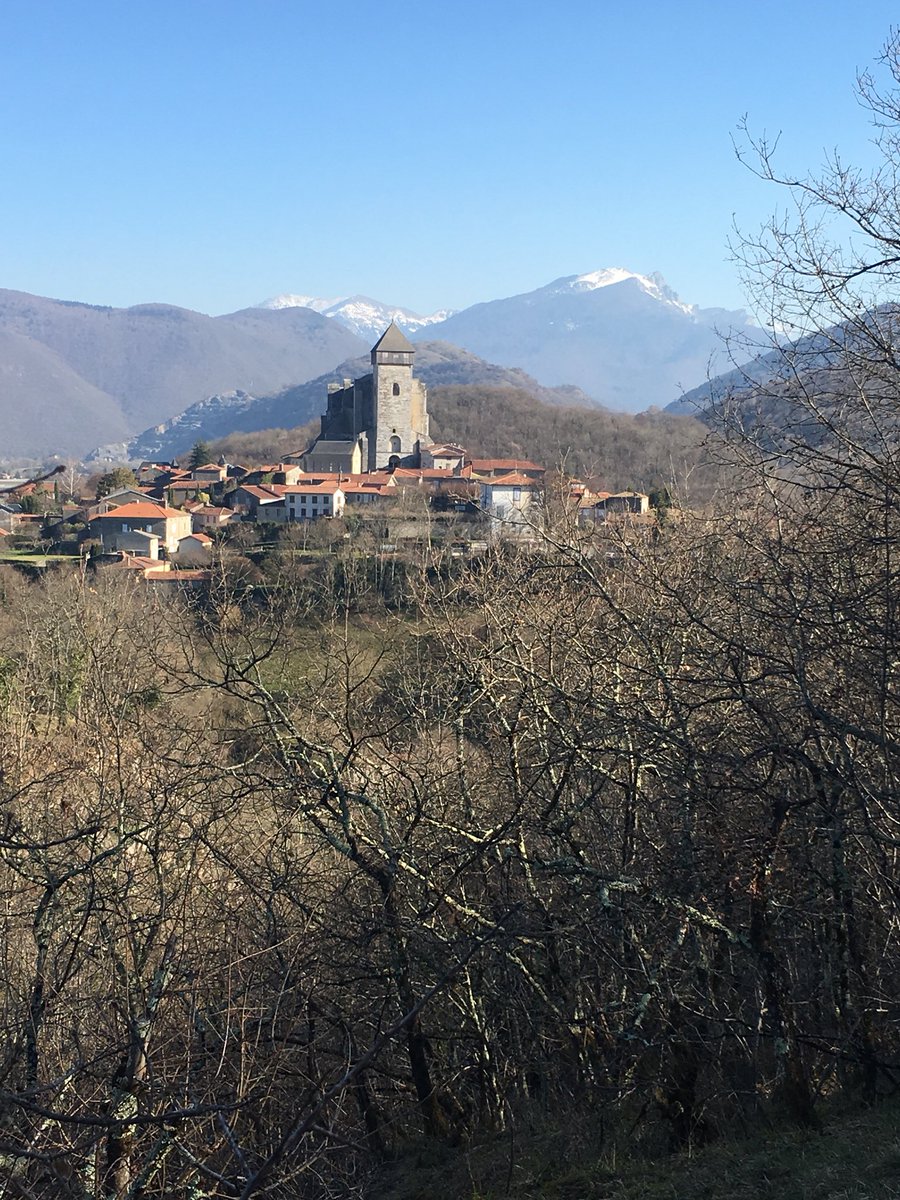 Nanouche31g's tweet photo. Trop de monde dans les stations de skis? Pas grave il y a aussi de quoi randonner en #hautegaronne! #stbertrand #tourismeHG #trail #rando #montagne #landscape #picdugar #cathedrale #saintbertranddecomminges https://t.co/OALh6wy9TS