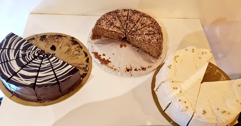 griddlemv's tweet photo. Yummm!!!

Kanamadhu cake,
Chocolate cake
&amp; Tres Leches are waiting for u.
😋
#thegriddlemv
#thegriddle https://t.co/vPZlrwOxD1
