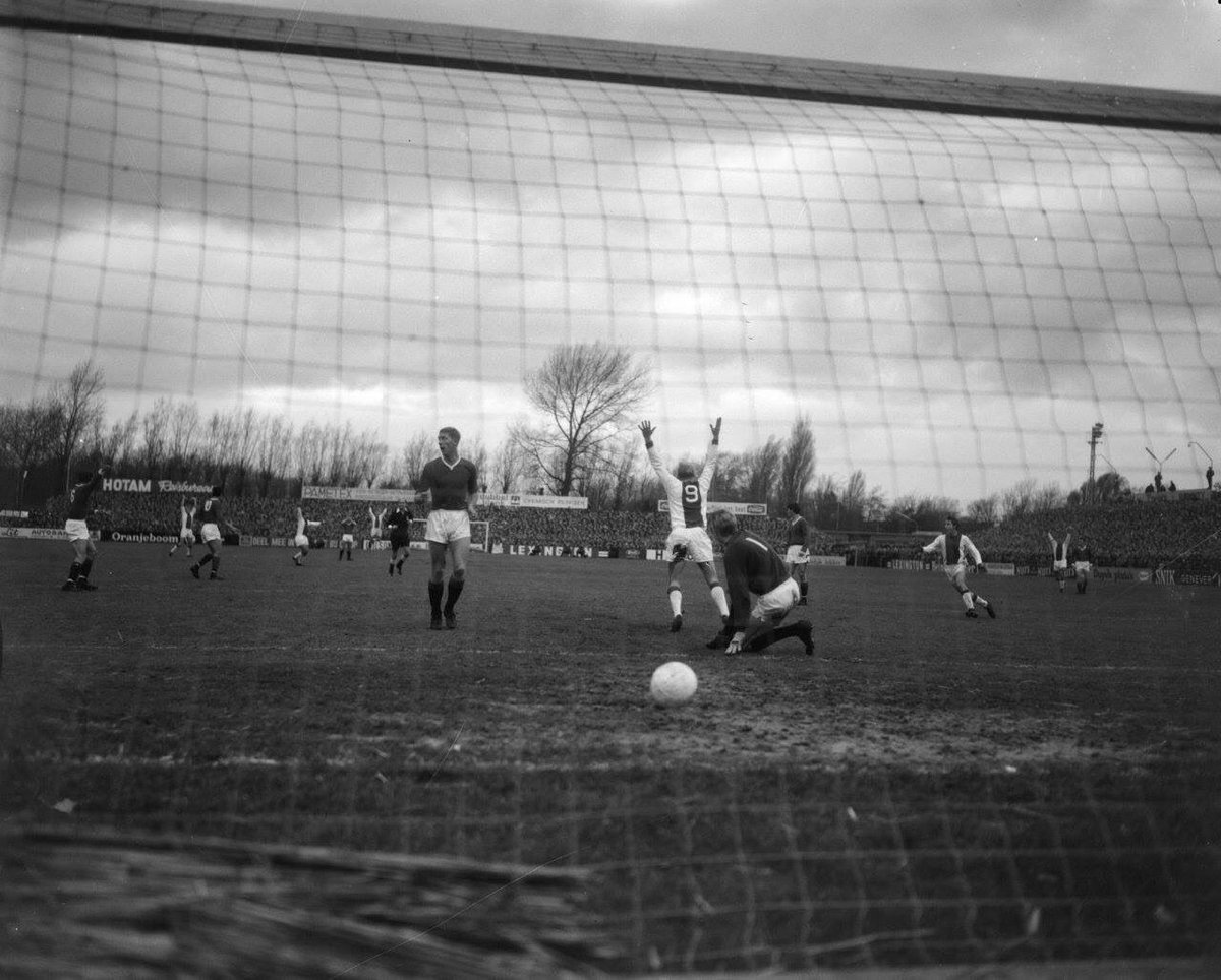 OldFootball11's tweet photo. #HenkGroot celebrates his goal in the match between #ADODenHaag and #Ajax (2-3) in 1965.
#adoaja https://t.co/xhv3MNFH7r