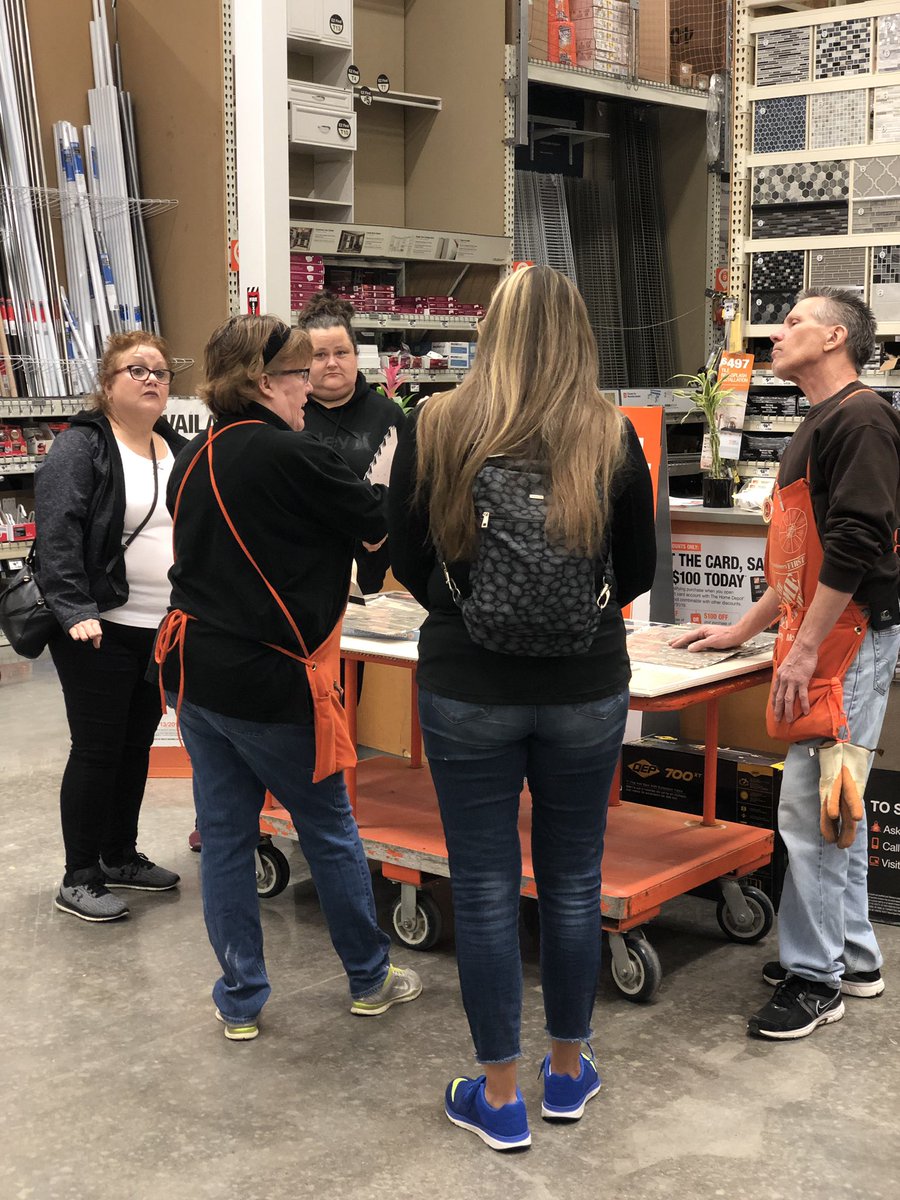 stacy_cowan76's tweet image. #caughtintheact #diyworkshop #teamtully #hd4163 #tileworkshop being done by only the best and brightest, KAREN! #youdabest!! @horrorgal8