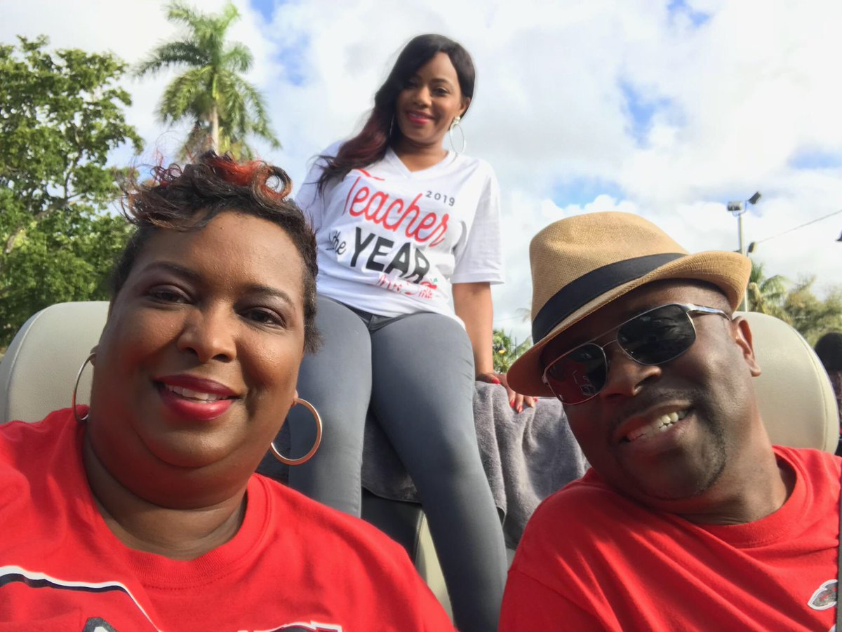 We  celebrated our Teacher of the Year this morning at the Sistrunk Parade!! It was a beautiful morning to celebrate a beautiful teacher! Congrats Lakeisha Smith! ⁦@ElemCadre6⁩ @
