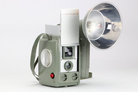 RetroPickers's tweet image. Retro 1954 Anscoflex II Twin Lens Reflex Medium Format Camera w/ Flash and Case – Home Decor &amp;amp; Collector Piece - etsy.me/2XnnNN4