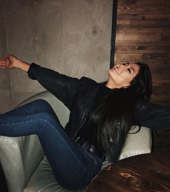 ,,Czasem spotyka się takich ludzi, których uwielbia się za wszystko, mimo, pomimo i wbrew."