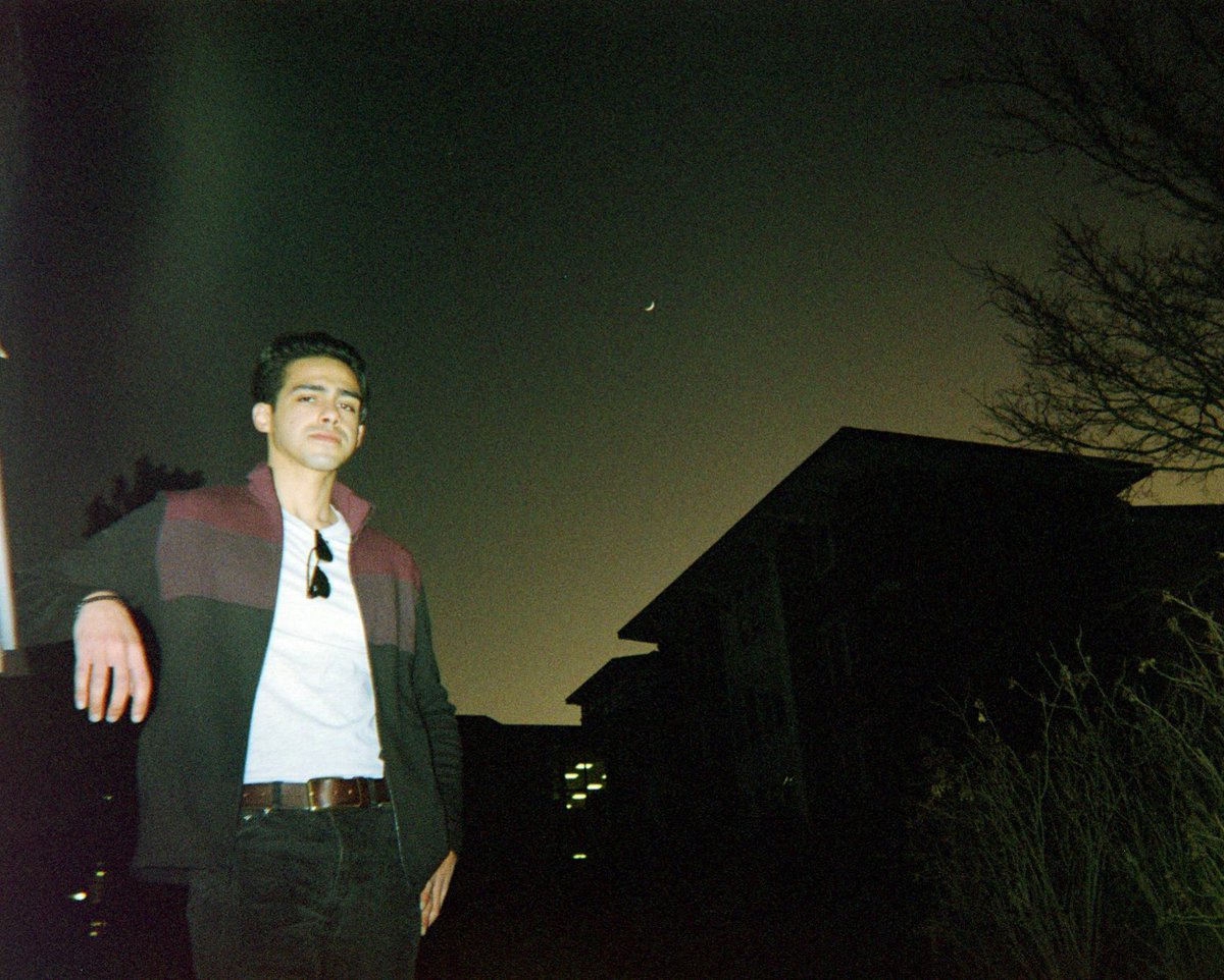 Thewayback_'s tweet photo. 3/1/19
FRIDAY 
NEW EP ETA 🚀 🌙 https://t.co/QS54bBtdiL