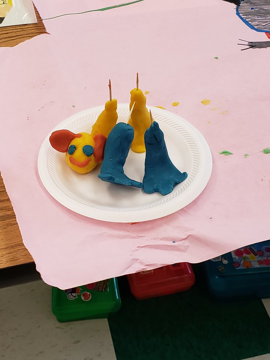 Gayton_ES's tweet photo. First graders collaborate to design a unique animal by researching existing animals, sketching a prototype, creating  a 3D model, and presenting to the class. #creativethinking #LifeReady #HCPS #GaytonGators @Gayton_ES https://t.co/7SPvTcnd7s
