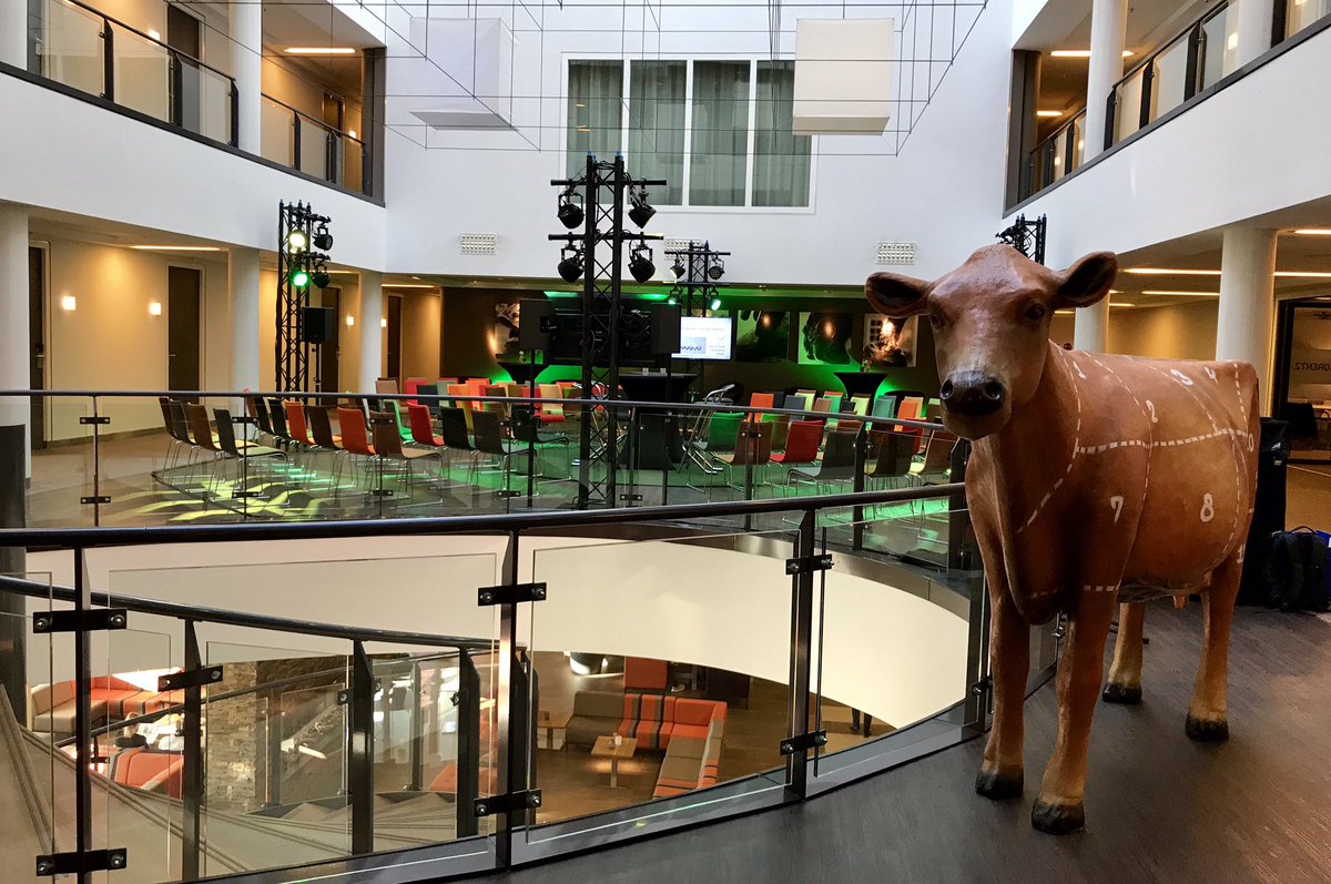 Vanavond is de agrifood-bijeenkomst @RegioZwolle rondom #pecgra! Een leuke avond met bijna 100 betrokkenen uit de sector. Met inspirerende innovatiepitches van ondernemers, maar ook met matchmaking tussen ondernemers, onderwijs- en kennisinstellingen! #sameninnoveren #regiozwolle