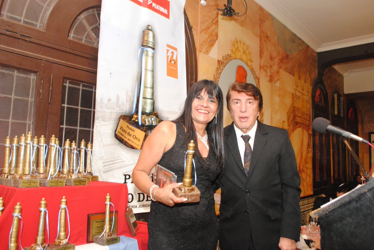 PremioFaroDeOro's tweet photo. Compartimos con todos las primeras fotos oficiales
del Faro de Oro Vip 2019
#premio #premioFaroDeOro #FaroDeOro #premionacional #FaroDeOroVip #galardón #premios #amardelplata #MarDelPlata https://t.co/lD5GGLKdpq