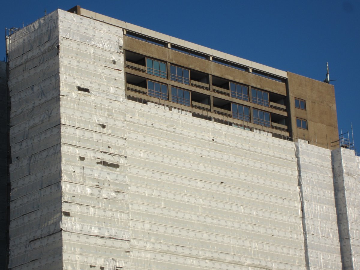 GlenkerryCoop's tweet photo. The new exclusive (no social tenants) private Balfron Tower now emerging from its scaffolding has a very different look. I'm surprised this was approved given its Grade II* listed status. https://t.co/R7v6wSW0f1