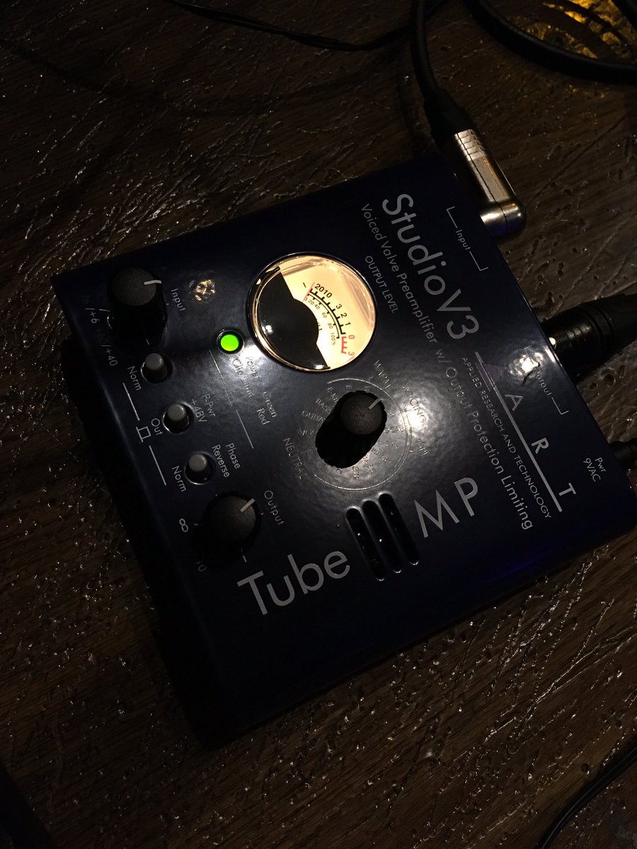 ohmichiyuda's tweet photo. 久々のヤフオクで入手した真空管の入ったD.I.

#ART
#tubemp
#studiov3

さっそく実戦で使ってみたけどギターの音にしっかり味がつく。でも真空管の音は化学調味料の味ではない、塩麹みたいな感じ。

ギター専用の機材じゃないけど、ギターとの相性はとてもいいと思う。 https://t.co/1Mi0u3lmvO