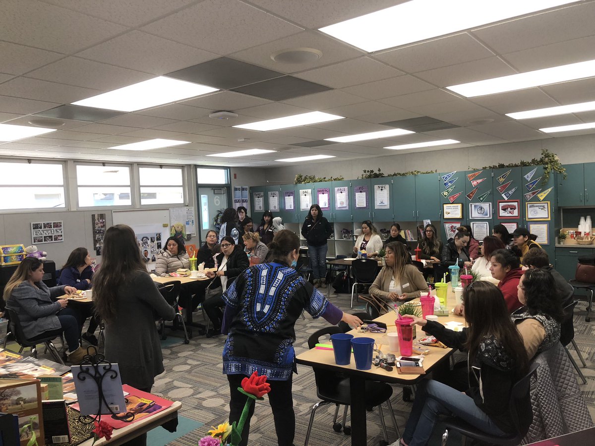 Harrisbooster's tweet photo. Parent Cafe was packed yesterday morning. Parents got learn about some really engaging opportunities in the library. We highlighted the #DAAPAC presentation. We honored one DAAPAC parent for her continued support, @Andrea78607676 you rock. #harrishawks #hawksnest #TeamFACE https://t.co/wXMq4Jr8gf