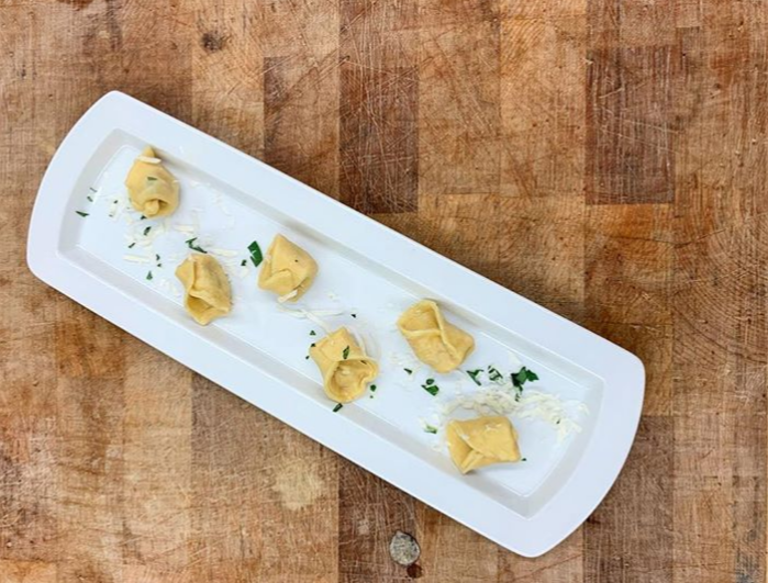 fullerscareers's tweet image. No week is complete without the rundown from @andybeefychef on what the @Fullers #apprenticechefs have been up to @Be_HSDC- here they are making #ravioli and #tortellini, and the result from #apprentice #chef Holly! #beproudofit #learning #freshpasta #cheflife