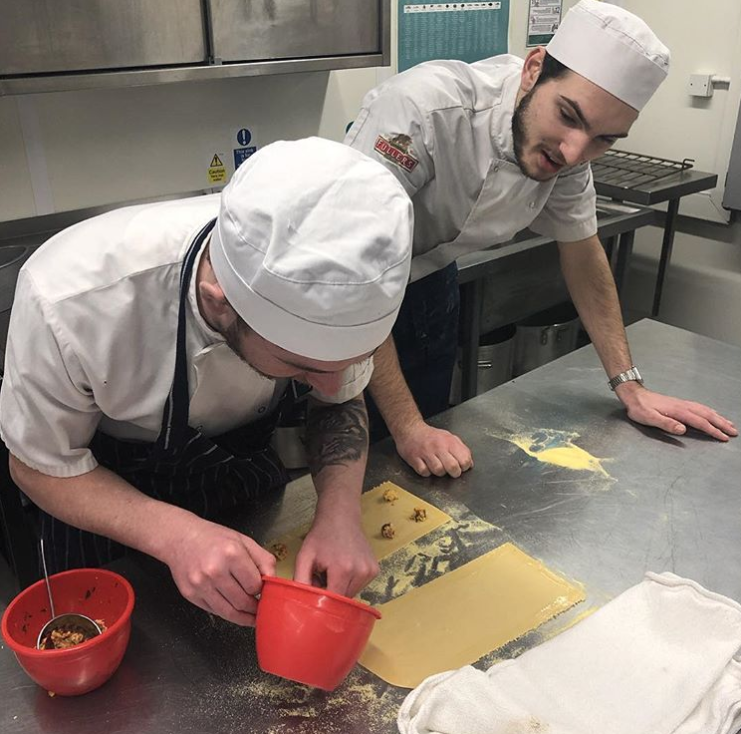 fullerscareers's tweet image. No week is complete without the rundown from @andybeefychef on what the @Fullers #apprenticechefs have been up to @Be_HSDC- here they are making #ravioli and #tortellini, and the result from #apprentice #chef Holly! #beproudofit #learning #freshpasta #cheflife