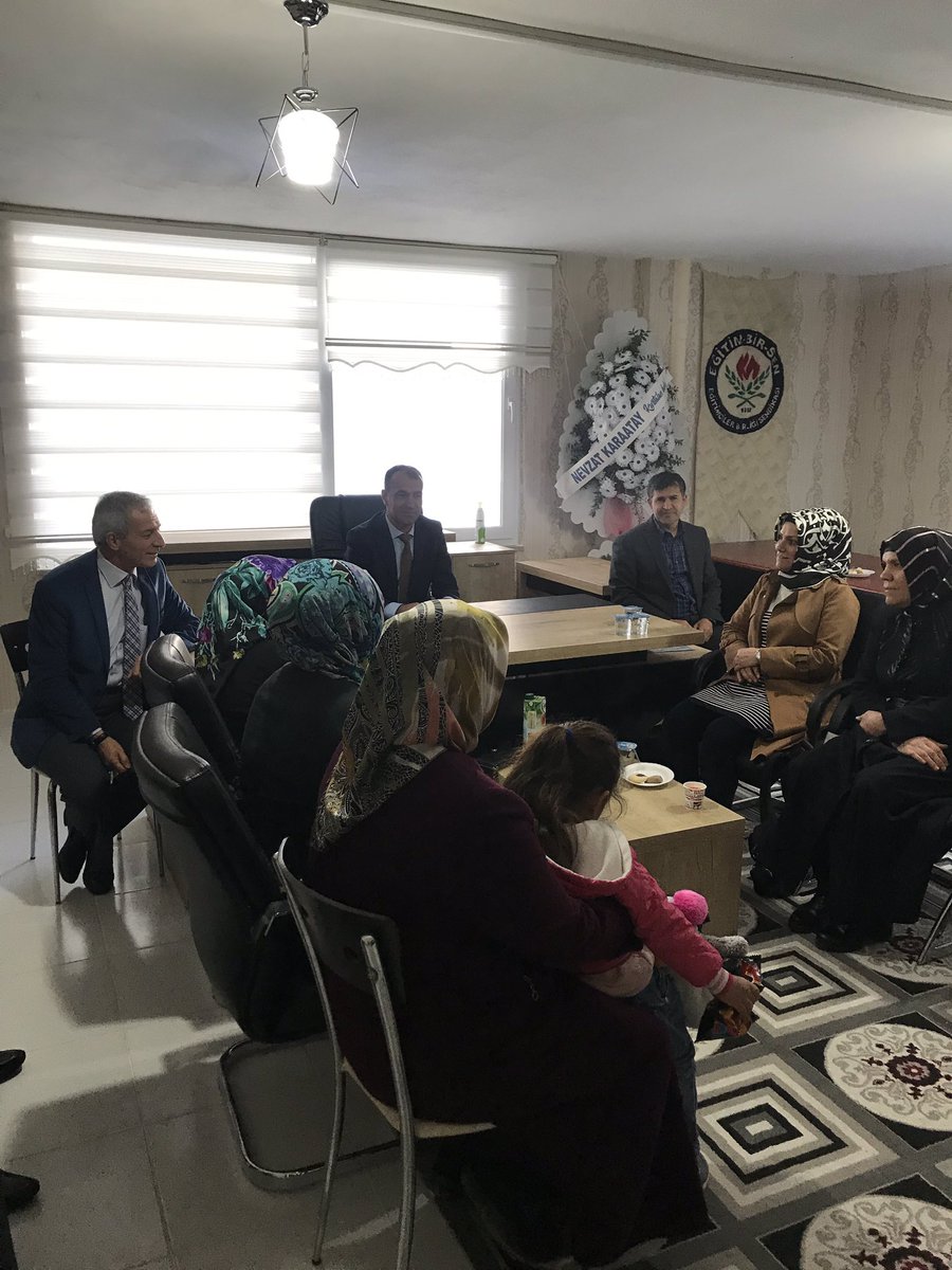 İlçemizdeEğitim Bir-Sen temsilciliği açılışına tam kadro katılım sağladık kendilerine hayırlı olsun dileklerinde bulunduk 
#durmak #yok #yola #devam
