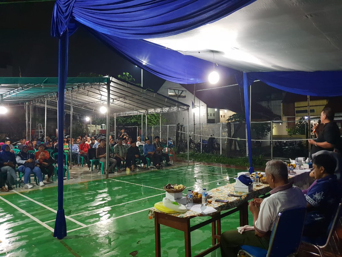 Sosialisasi kemarin malam bersama Sodikin &amp; @iSuryanagara20 di Jati Rahayu, Bekasi.
Antusias warga setempat sangat luar biasa.. Walaupun hujan dari siang hari, semangat mereka untuk datang tidak luntur, mantab..
#RakyatRinduPemimpinJujur
#DemokratS14P