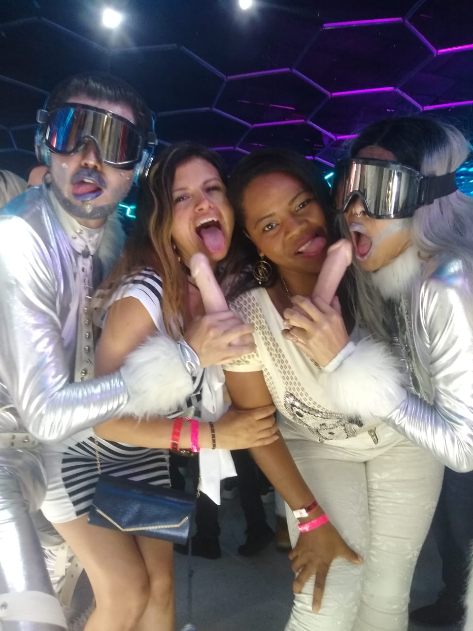1 pic. Gracias! @ViveLalexpo excelente evento! Grandes momentos de aprendizaje y grandes compañías... 💋 💋 #LalexpoCali2019 volveré! El lunes volvere a estar en línea chicos... https://t.co/lg1vxJn8Aa