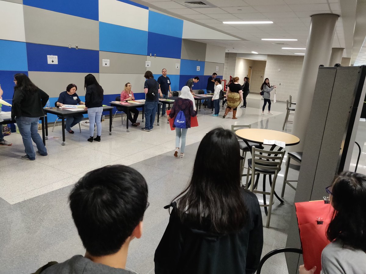 SCSharkArt's tweet photo. Great things happening at VASE today! @AISDFineArts @ShadowCreekHS https://t.co/iwHnOBh4oJ