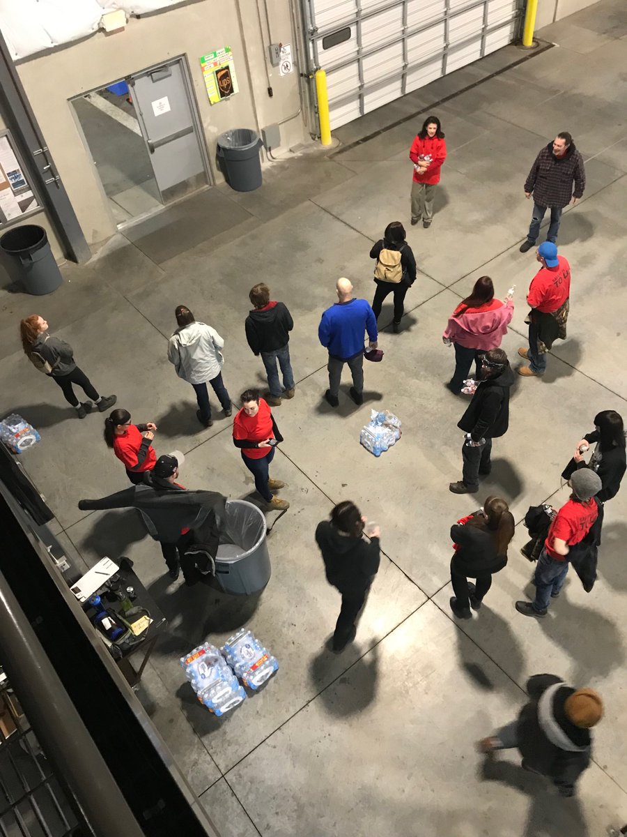 RobbyK77's tweet photo. Utah Regional Hub Night Sort Safety Committee looking to remind people to Hydrate even in the winter!! @AmyDill27345221 @DanSchmit2 @triciforbes @kennethcherry26 @DesertMTUPSers #CaughtSafety https://t.co/T4RwWGC0Kv