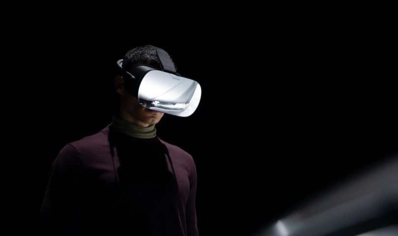 VRbound's tweet photo. Promising "human-eye" resolution to its headsets, @varjodotcom boasts a resolution of more than 60 pixels per degree, which is 20x higher than current competitors.  VRScout lists its full current specs below  ⬇️

@VRScout
https://t.co/rN28FwDG12 https://t.co/LannpaiYH1