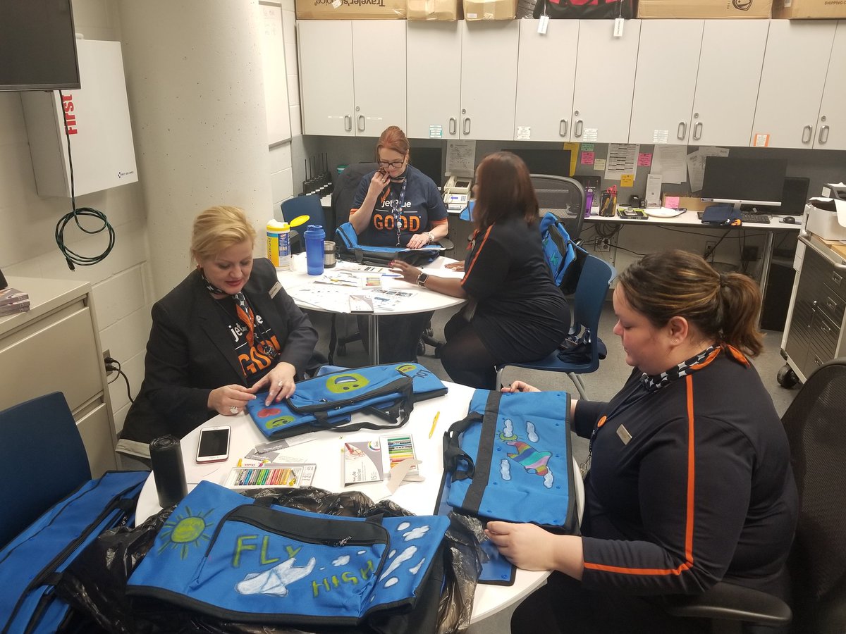mrgvalentino's tweet photo. Some amazing creativity here in the twin cities at our "You Matter" CSR event!! Go team MSP!! #JetBlue #BlueMSP #inspirehumanity #CSR #TogetherWeRise #sweetcases #fosterkidsmatter #volunteerism #giveback #proudboss https://t.co/Z606EPq0qT
