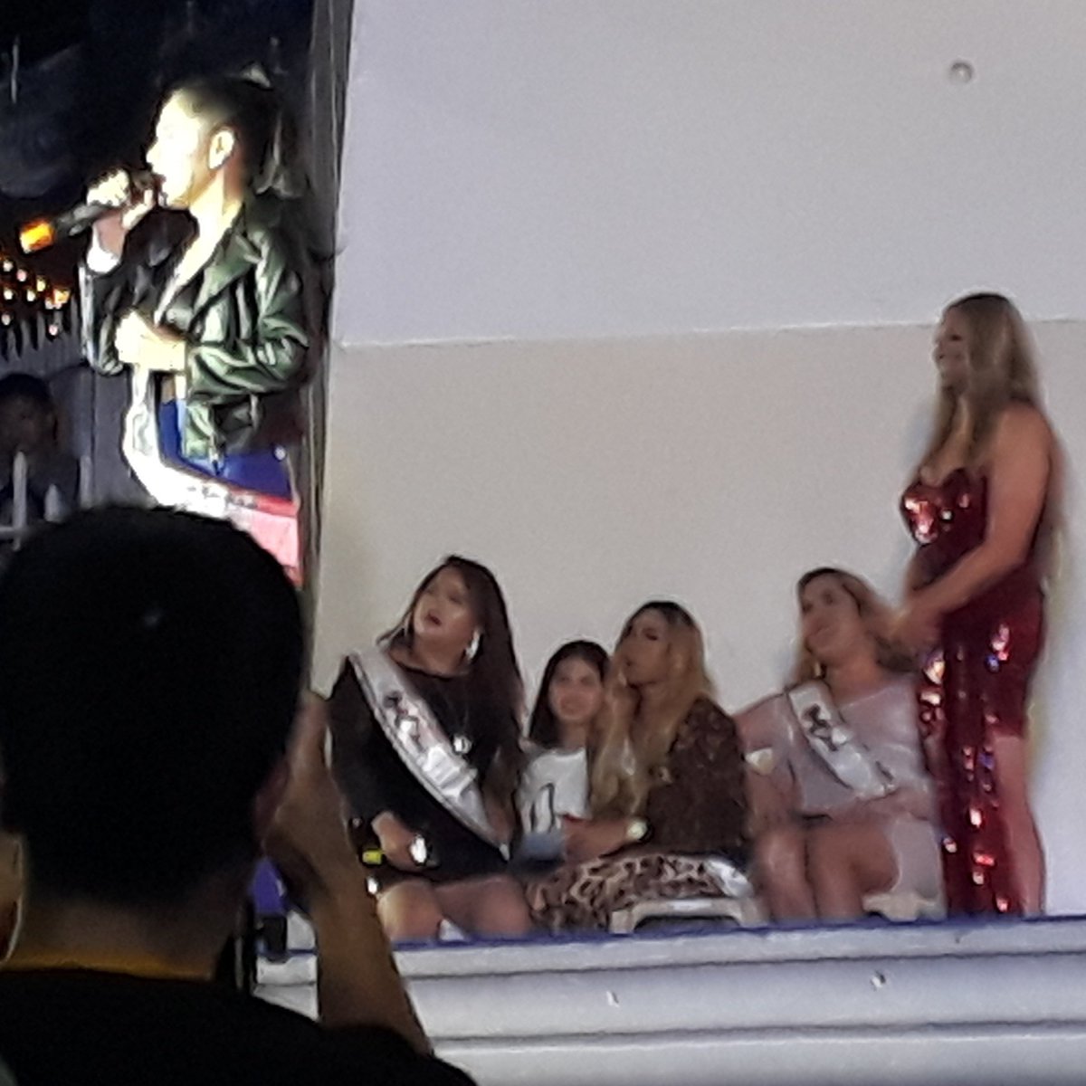 Seated on the floor with the other BakClashers😅 Walang ka arte arte sa katawan!
<a href="/mainedcm/">Maine Mendoza</a> | #MaineMendoza 
#DADDYSGURLTinigNiMarikit