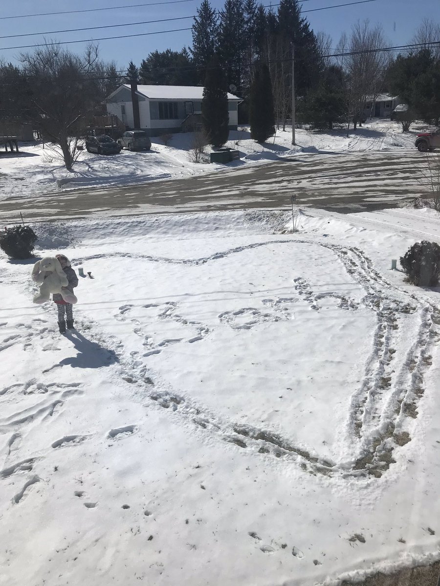 ReprtrPatHealey's tweet image. The sun has begun to melt some of the heart w #BarhoFamily inside it. Cierra said it’s her way of expressing how everyone n how she’s feeling. #EastHants #Halifax