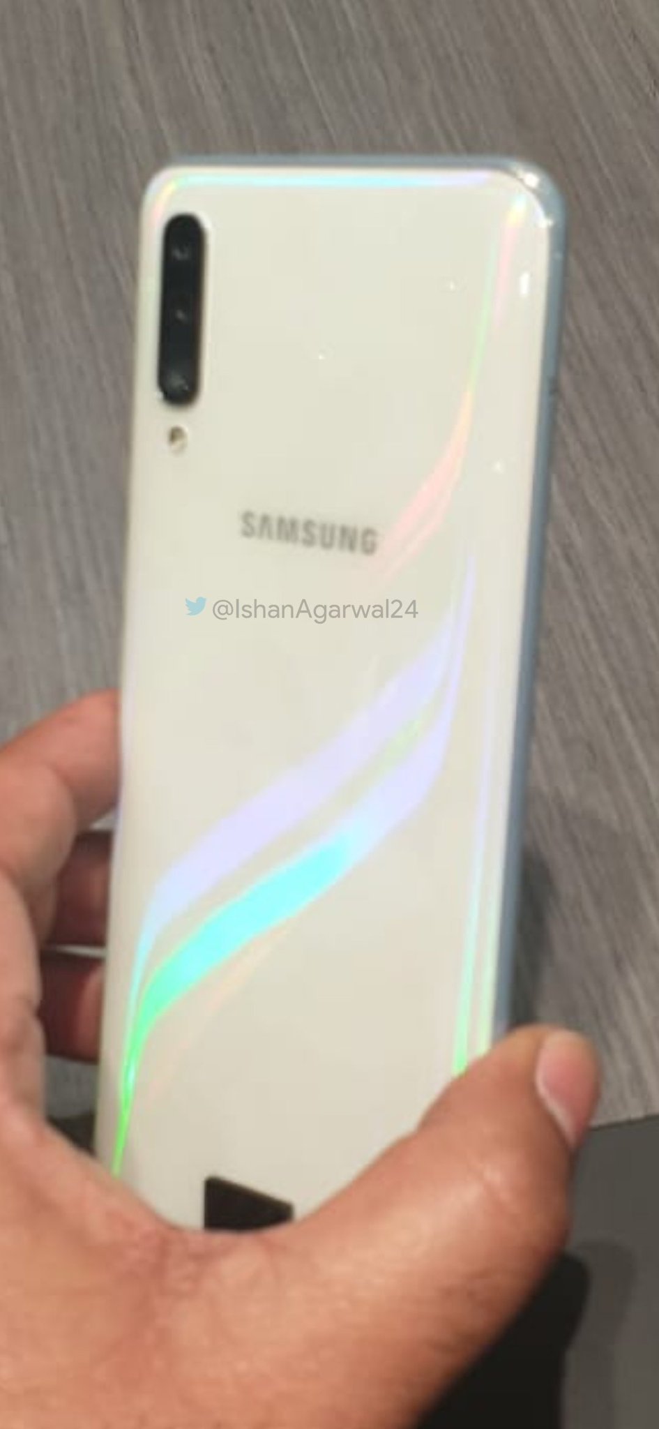 samsung a50 in white colour
