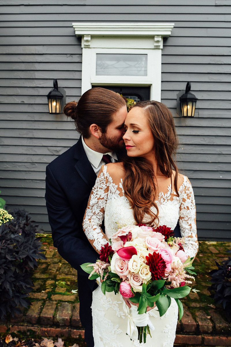 OneofaKindEvent's tweet image. Sentimental Saturday:  For this last Saturday in February, we look back to one of the most beautiful September weddings we can remember, both in the flowers and in the couple.  😍