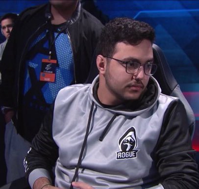 ان شاء الله اليوم يبدا اليوم الثاني لبطولة #FUTChampionsCup متأهل للأدوار الأقصائية الحمدالله دعواتكم تكمل اليوم💚🙏🏻