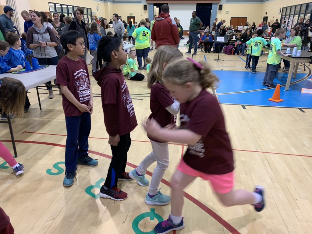 MDstackers's tweet image. @HoneygoElem #FoxStars relay team! 🦊⭐️ #ChesapeakeChampionships #HoneygoOnTheRun @mrs_moorefield