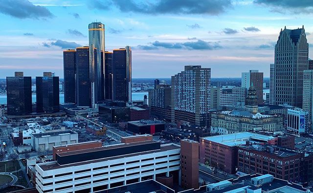 davidhpowers's tweet photo. 🏙 #detroit #puremichigan
.
.
.
.
#rencen #detroitriver #shotoniphone #rawdetroit #skyscrapers #downtowndetroit #detroitarchitecture #detroitlights #detroitskyline #letswinter #michiganview #michiganawesome #detroitgrammers #puremittenpride #michigand… https://t.co/6cAJRMlJzQ https://t.co/lm1w7m2ovm