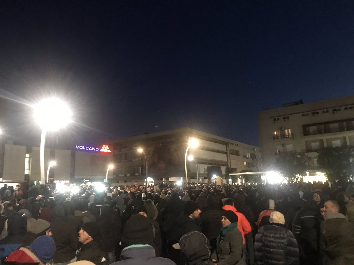 JoMarovic's tweet photo. ‘Samo’ vjetar i slobodni ljudi. #oduprise #balkanspring https://t.co/7JZ8G7Ossf