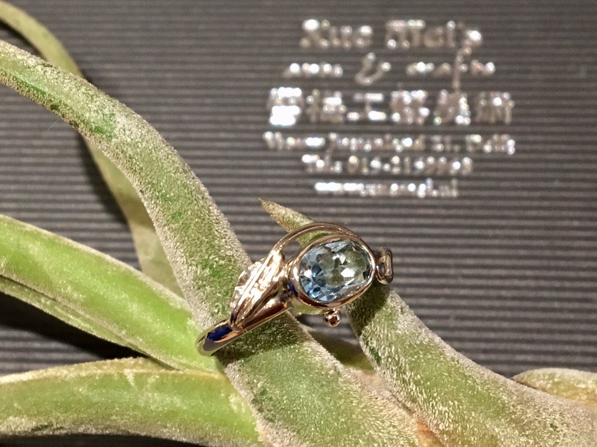 xuemeiNL's tweet photo. Een van mijn creaties: witgouden ring met blauw topaas “liefde groeit” heeft een dame heel blij gemaakt. #goudsmid #edelsmid #juwelier #Delft #handwerk #creëren #witgoud #topaas #surprise #liefde #sieraden #verhaal #Love #grows
#goldsmith #handmade #white #gold #blue #topaz https://t.co/aC6aStrF2j