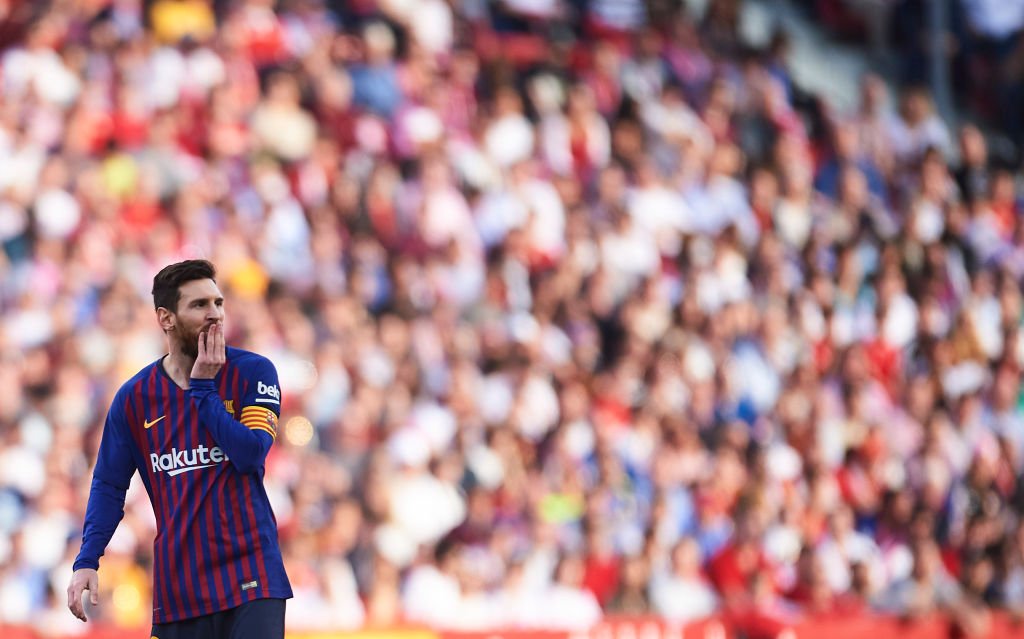 BBCMOTD's tweet image. 5⃣0⃣th career hat-trick.

6⃣5⃣0⃣th goal. 

3⃣6⃣ goals in 3⃣5⃣ games against a single team.

Even Lionel Messi can't believe how good he is 🐐