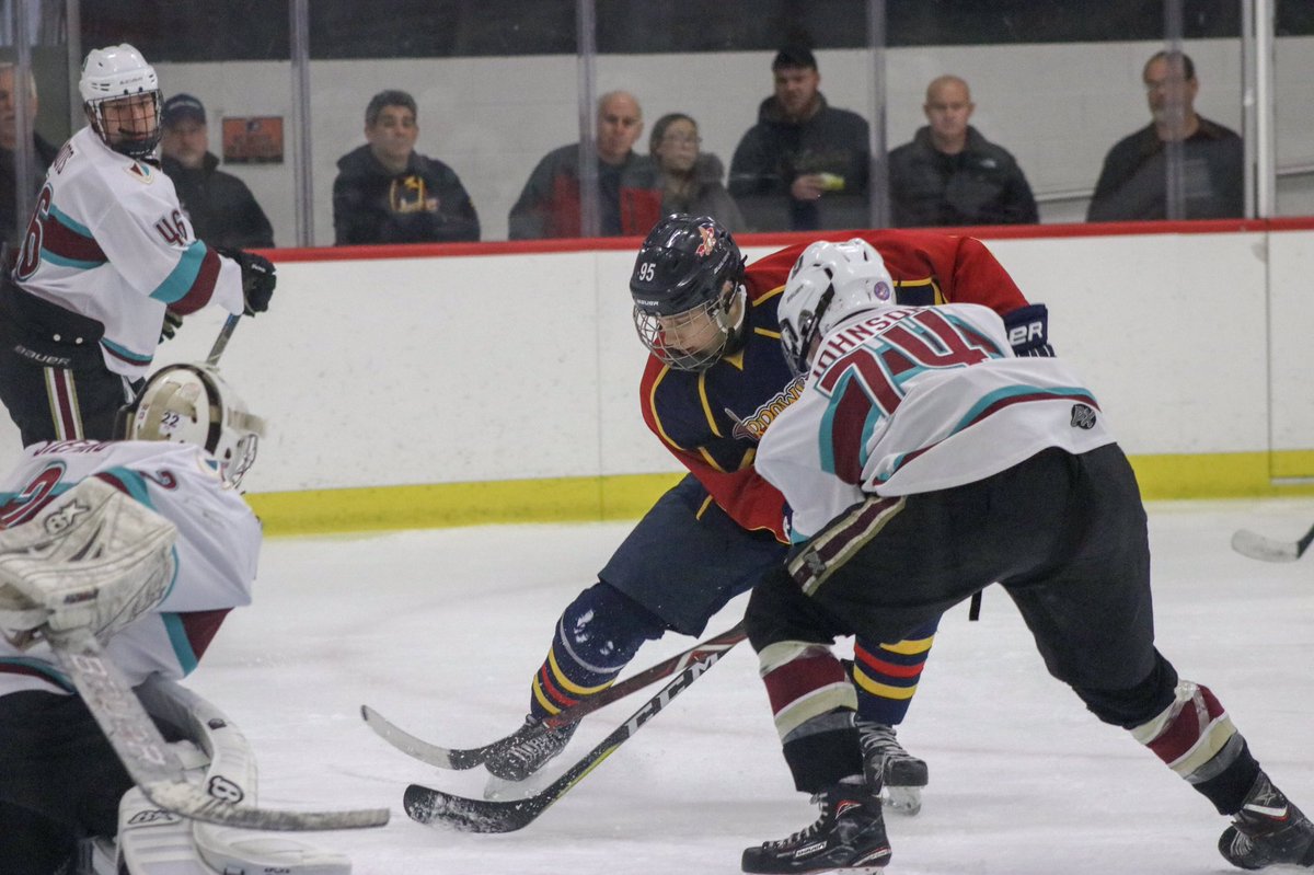 AArrows18U's tweet photo. Last nights game starting off the East vs West challenge the Armstrong Arrows took on the Delaware Ducks coming out on top with a score of 10-3 with goals by Orban(3🧢), Will(2), Commendatore, Mickey, Fagan, Suter and Leslie. https://t.co/oUsB7YT15H