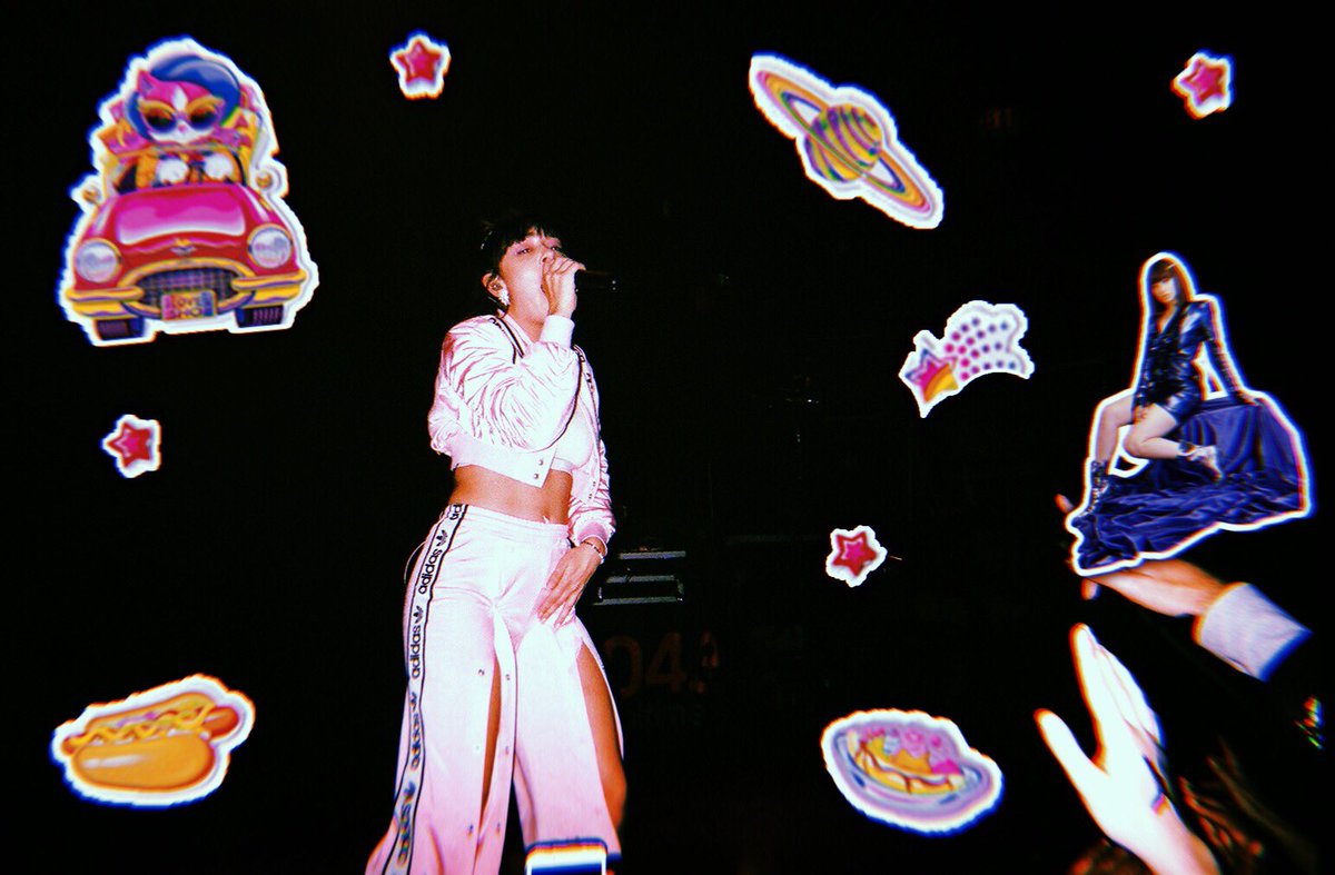 zzachwilliamss's tweet photo. is this the way they did it back then??
went back to 1999 with @charli_xcx at @Z1043 #BitterBall last week! https://t.co/bPSjNVdWtY